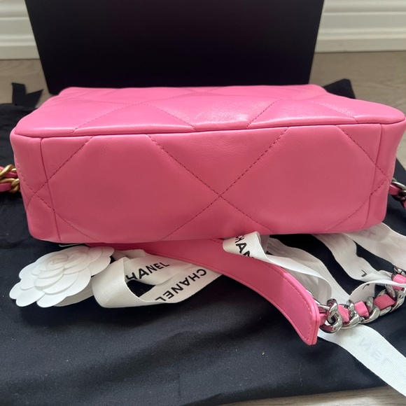 ***SOLD***Chanel 19 bag - Picture 4 of 15